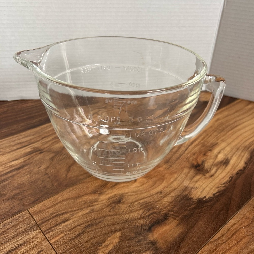 Anchor Hocking 8 Cup Clear Glass Measuring Bowl